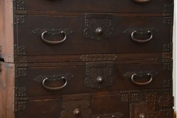 アンティーク家具　古民具・骨董 使い込まれた二段重ね時代箪笥(たんす、タンス)