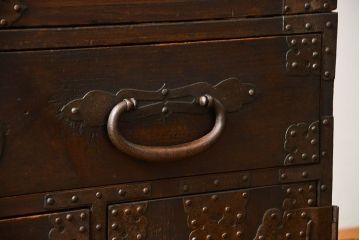 アンティーク家具　古民具・骨董 使い込まれた二段重ね時代箪笥(たんす、タンス)