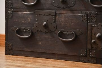 アンティーク家具　古民具・骨董 使い込まれた二段重ね時代箪笥(たんす、タンス)