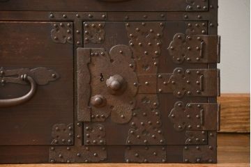 アンティーク家具　古民具・骨董 使い込まれた二段重ね時代箪笥(たんす、タンス)