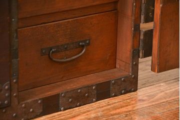 アンティーク家具　古民具・骨董 使い込まれた二段重ね時代箪笥(たんす、タンス)