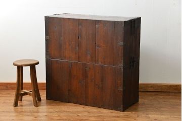 アンティーク家具　古民具・骨董 使い込まれた二段重ね時代箪笥(たんす、タンス)