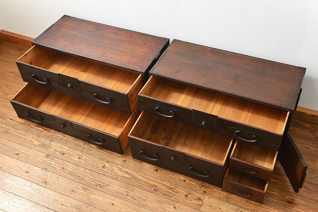 アンティーク家具　古民具・骨董 使い込まれた二段重ね時代箪笥(たんす、タンス)