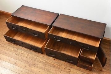 アンティーク家具　古民具・骨董 使い込まれた二段重ね時代箪笥(たんす、タンス)