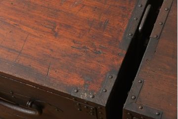 アンティーク家具　古民具・骨董 使い込まれた二段重ね時代箪笥(たんす、タンス)