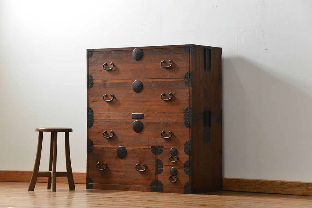 レトロ家具　昭和レトロ シンプルな二段重ね時代箪笥(たんす、タンス)