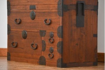 レトロ家具　昭和レトロ シンプルな二段重ね時代箪笥(たんす、タンス)