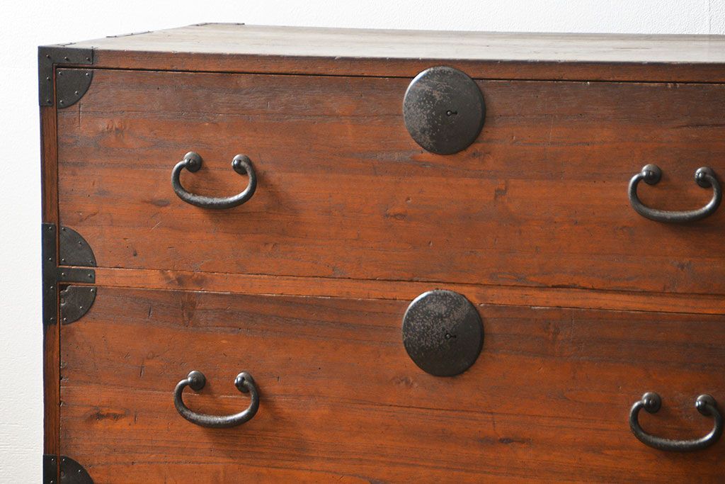 レトロ家具　昭和レトロ シンプルな二段重ね時代箪笥(たんす、タンス)