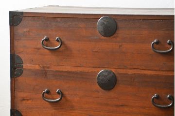 レトロ家具　昭和レトロ シンプルな二段重ね時代箪笥(たんす、タンス)