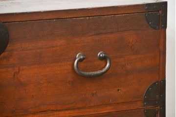 レトロ家具　昭和レトロ シンプルな二段重ね時代箪笥(たんす、タンス)