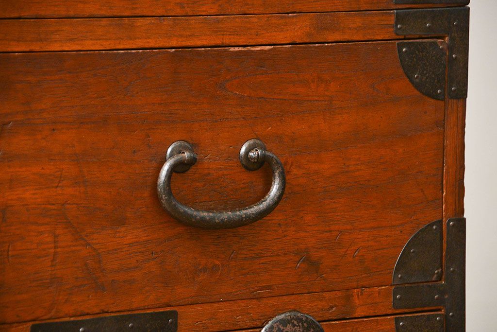 レトロ家具　昭和レトロ シンプルな二段重ね時代箪笥(たんす、タンス)