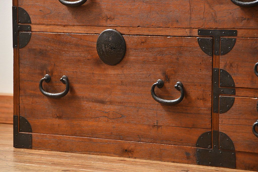 レトロ家具　昭和レトロ シンプルな二段重ね時代箪笥(たんす、タンス)