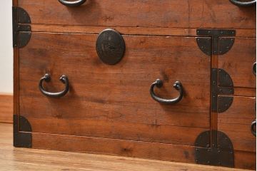 レトロ家具　昭和レトロ シンプルな二段重ね時代箪笥(たんす、タンス)