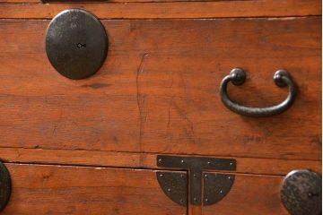 レトロ家具　昭和レトロ シンプルな二段重ね時代箪笥(たんす、タンス)