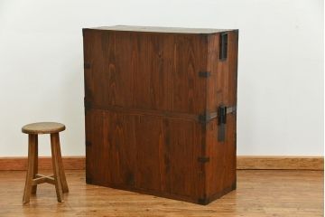 レトロ家具　昭和レトロ シンプルな二段重ね時代箪笥(たんす、タンス)