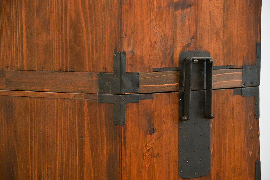 レトロ家具　昭和レトロ シンプルな二段重ね時代箪笥(たんす、タンス)