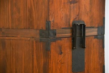 レトロ家具　昭和レトロ シンプルな二段重ね時代箪笥(たんす、タンス)