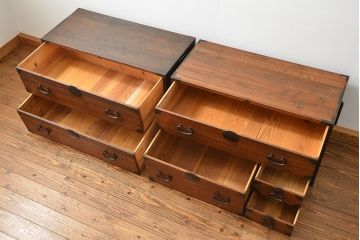 レトロ家具　昭和レトロ シンプルな二段重ね時代箪笥(たんす、タンス)