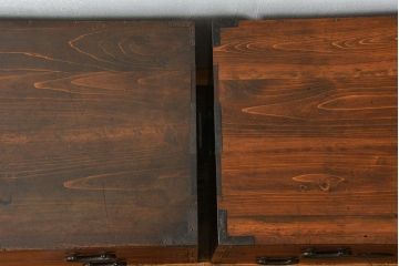 レトロ家具　昭和レトロ シンプルな二段重ね時代箪笥(たんす、タンス)