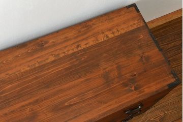 レトロ家具　昭和レトロ シンプルな二段重ね時代箪笥(たんす、タンス)