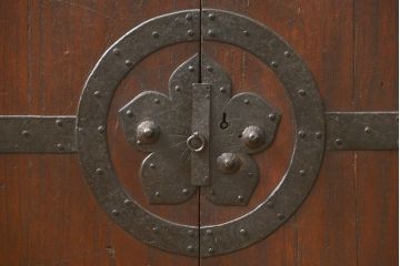 アンティーク家具　古民具・骨董 江戸期　総桐観音開き時代箪笥ローボード(たんす、タンス、桐箪笥、桐たんす)