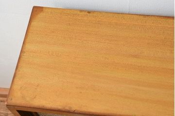 レトロ家具　アンティーク レトロなデザインの小振りな食器棚(収納棚、キャビネット)