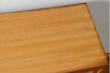 レトロ家具　アンティーク レトロなデザインの小振りな食器棚(収納棚、キャビネット)