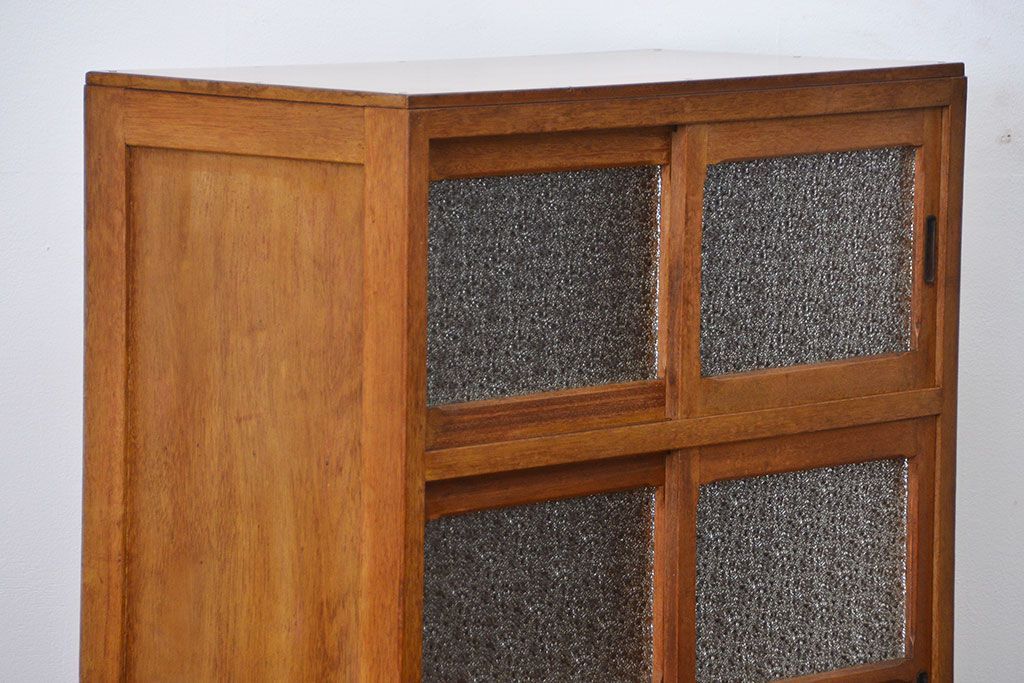 レトロ家具　アンティーク レトロなデザインの小振りな食器棚(収納棚、キャビネット)