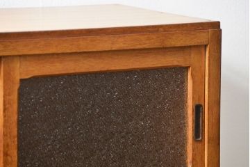 レトロ家具　アンティーク レトロなデザインの小振りな食器棚(収納棚、キャビネット)