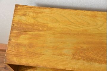 レトロ家具　アンティーク レトロなデザインの小振りな本箱(収納棚、ブックケース)