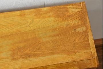 レトロ家具　アンティーク レトロなデザインの小振りな本箱(収納棚、ブックケース)