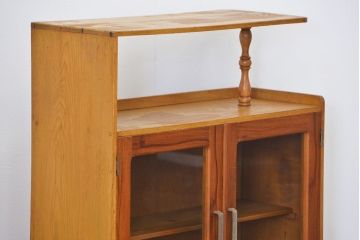 レトロ家具　アンティーク レトロなデザインの小振りな本箱(収納棚、ブックケース)