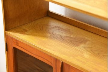 レトロ家具　アンティーク レトロなデザインの小振りな本箱(収納棚、ブックケース)