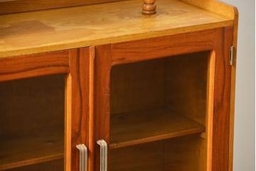 レトロ家具　アンティーク レトロなデザインの小振りな本箱(収納棚、ブックケース)