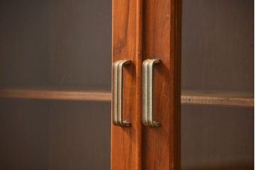 レトロ家具　アンティーク レトロなデザインの小振りな本箱(収納棚、ブックケース)