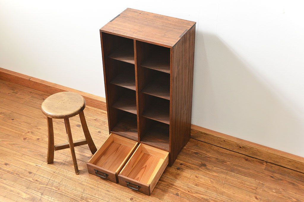 アンティーク家具　古民具・骨董 小振りなマス目飾り棚(本棚、書棚)