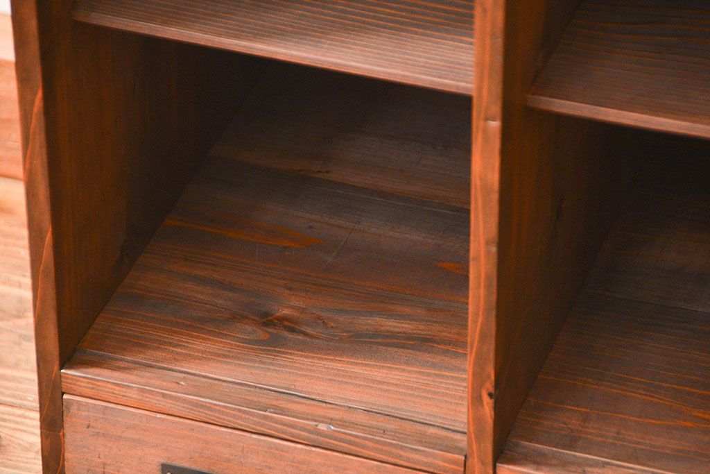 アンティーク家具　古民具・骨董 小振りなマス目飾り棚(本棚、書棚)