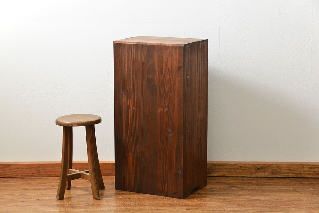 アンティーク家具　古民具・骨董 小振りなマス目飾り棚(本棚、書棚)