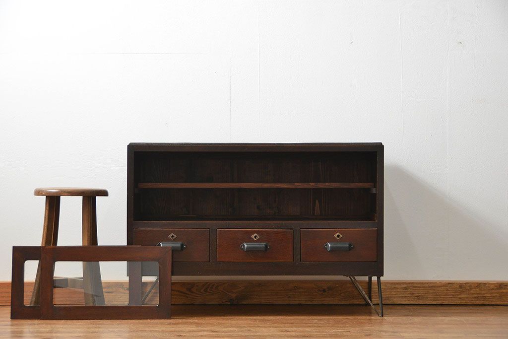 レトロ家具　昭和レトロ 鉄脚付きテレビボード(ローボード、TVボード)