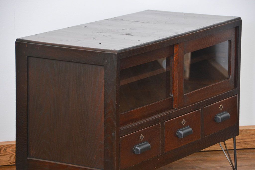 レトロ家具　昭和レトロ 鉄脚付きテレビボード(ローボード、TVボード)