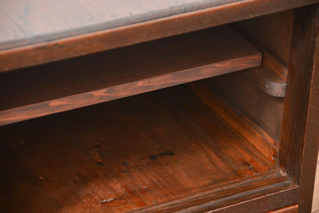 レトロ家具　昭和レトロ 鉄脚付きテレビボード(ローボード、TVボード)