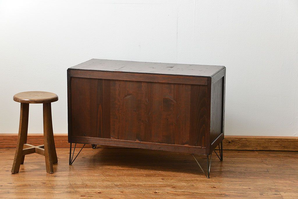 レトロ家具　昭和レトロ 鉄脚付きテレビボード(ローボード、TVボード)