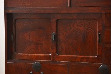 アンティーク家具　古民具・骨董 前面欅材 漆のキレイな2段重ね帳場箪笥(時代箪笥、茶箪笥)