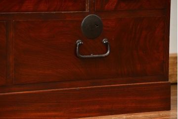 アンティーク家具　古民具・骨董 前面欅材 漆のキレイな2段重ね帳場箪笥(時代箪笥、茶箪笥)