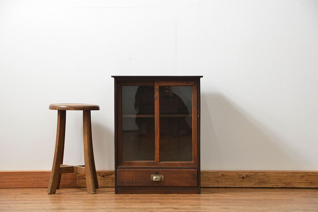 レトロ家具　昭和レトロ 小さな引き出し付き収納棚(本棚)