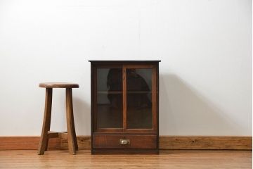 レトロ家具　昭和レトロ 小さな引き出し付き収納棚(本棚)