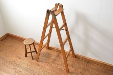 アンティーク家具　アンティーク 古いナラ材の脚立(ステップ、ラダー、飾り棚)