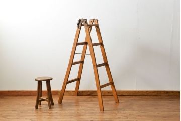 アンティーク家具　アンティーク 古いナラ材の脚立(ステップ、ラダー、飾り棚)