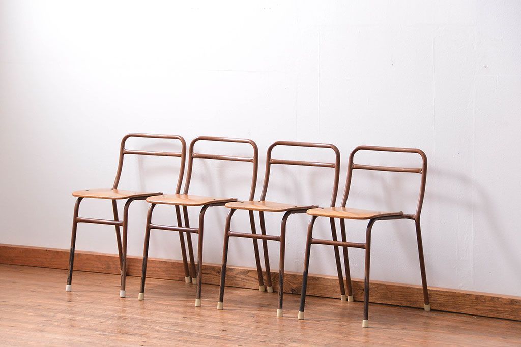 ヴィンテージ家具　昭和レトロ 1960年代 使い込まれたビンテージアイアンチェア 4脚セット(1)(イス、椅子)