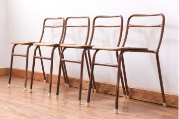ヴィンテージ家具　昭和レトロ 1960年代 使い込まれたビンテージアイアンチェア 4脚セット(1)(イス、椅子)
